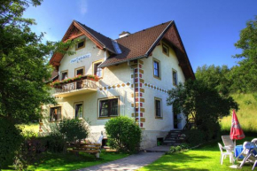 Отель Villa Löcker  Мариапфар